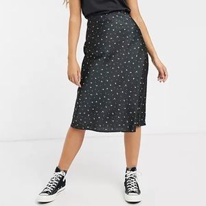 Abercrombie & Fitch black satin midi skirt in EUC